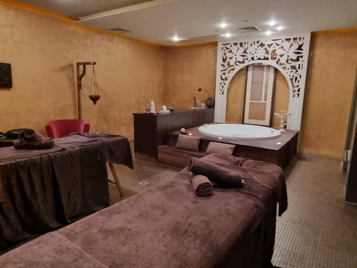 Royal Beach Apartment Sea View 2 써니비치 외부 사진